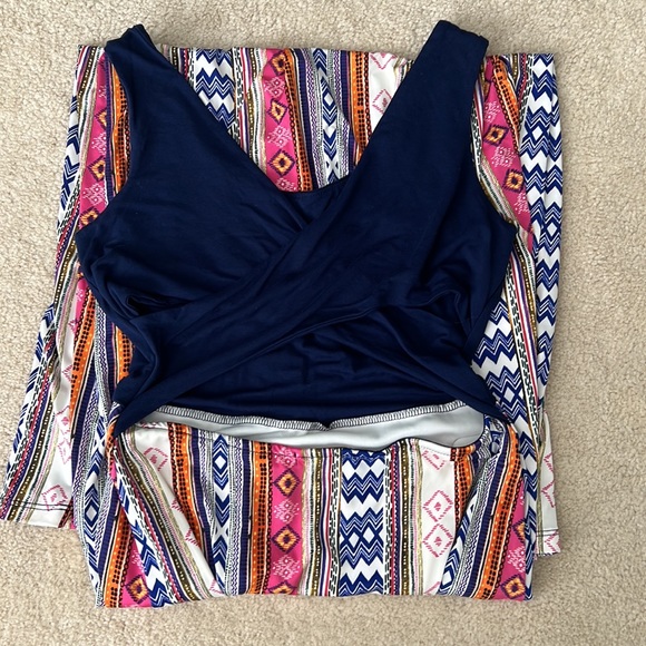 Maxi dress with cross cross back. Size medium - Picture 2 of 2